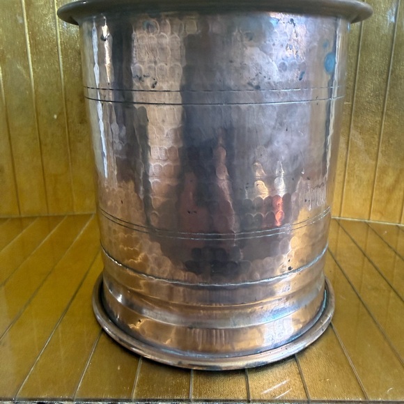 VTG hammered copper bucket planter French - Picture 3 of 8